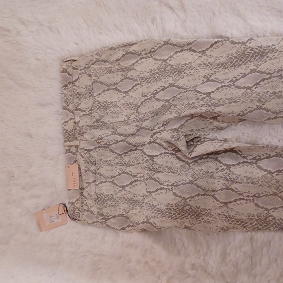 NYDJ Ami Skinny Light Snake Print Soft Jeans Pants Tummy Tuck SZ 12 - Picture 10 of 10